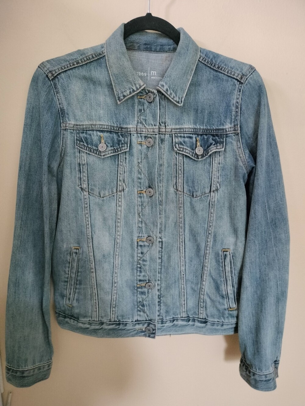 Gap 1968 Classic Light Wash Button Blue Denim Jean Jacket M Travel